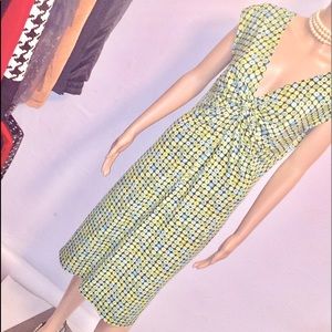 10136 Green Prints Size 14 dress. V neck Polyester